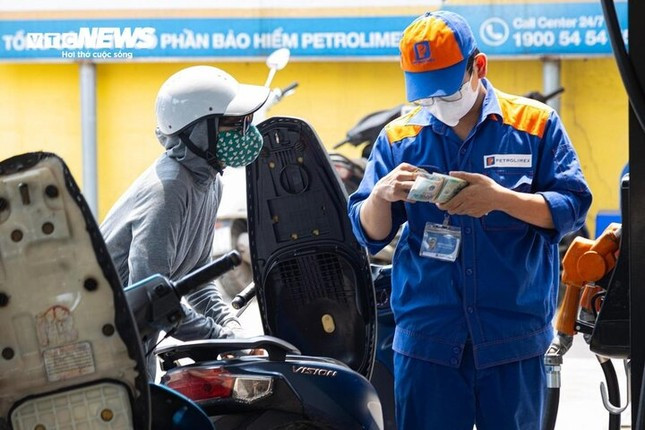 Nguy cơ lũng đoạn thị trường nếu doanh nghiệp tự quyết giá xăng dầu? ảnh 1