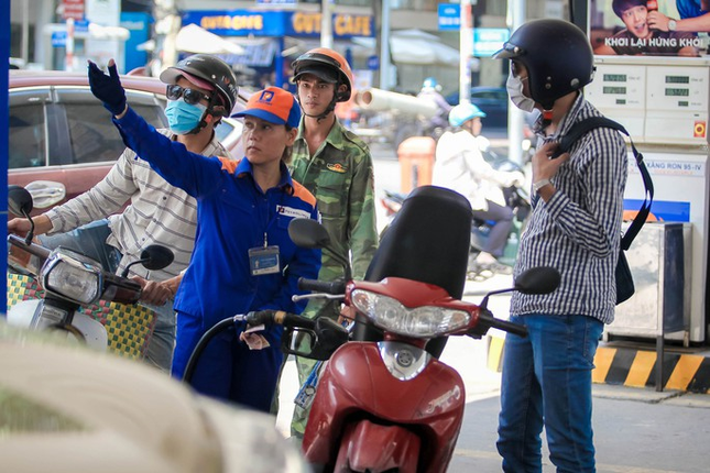 Nguy cơ lũng đoạn thị trường nếu doanh nghiệp tự quyết giá xăng dầu? ảnh 2