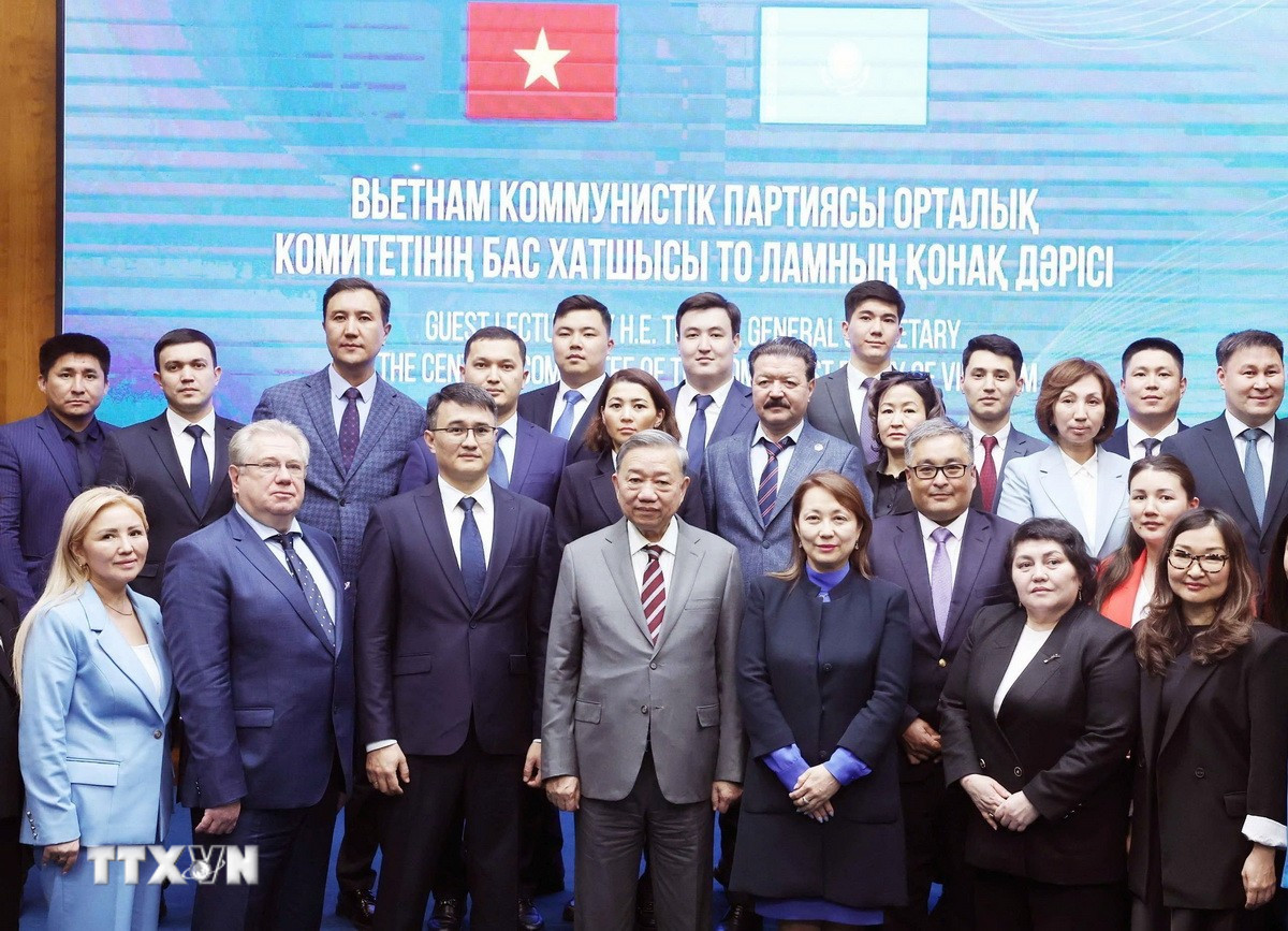tong bi thu hoc vien hanh chinh cong kazakhstan 7.jpg