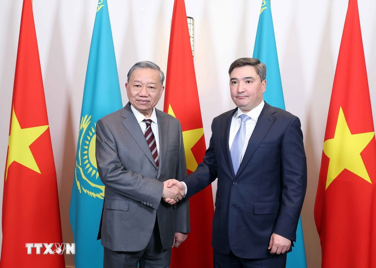 tong bi thu thu tuong kazakhstan 1.jpg