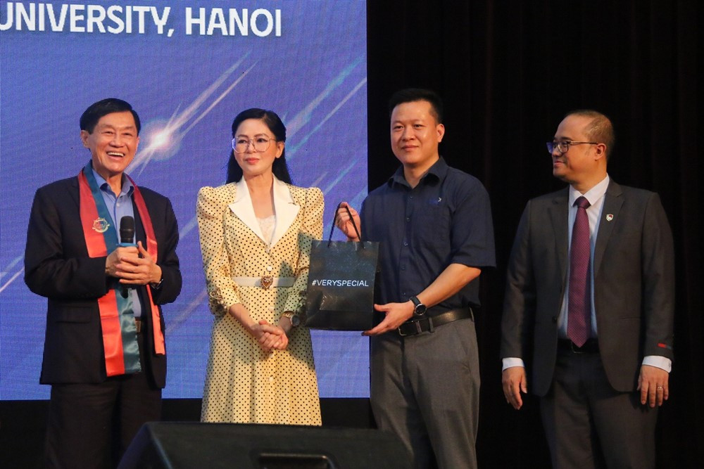 Tỷ phú U80 Johnathan Hạnh Nguyễn: ‘Đầu óc người Việt Nam không thua kém ai, chỉ là các bạn chưa sử dụng’ - ảnh 3