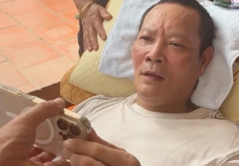 Diễn viên Thái Hòa bị đột quỵ, liệt nửa người - ảnh 1
