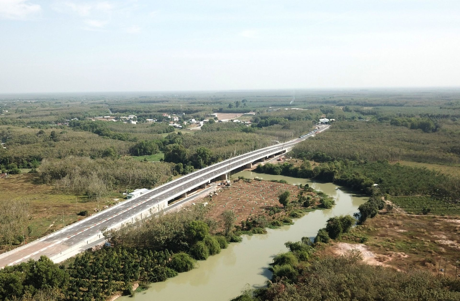 Hiện trạng cầu Bình Tây. Nguồn ảnh: Báo Tây Ninh Hiện trạng cầu Bình Tây. Nguồn ảnh: Báo Tây Ninh