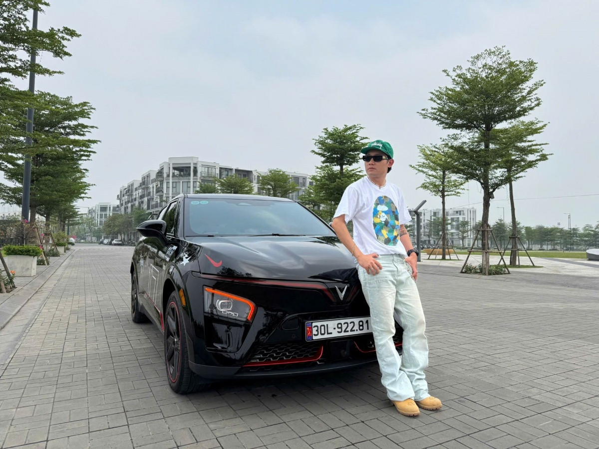 Gen Z làm ngành thời trang chạy VinFast VF 7: “Động cơ mạnh là tính năng an toàn, tiết kiệm 5-6 triệu đồng/tháng so với xe xăng”