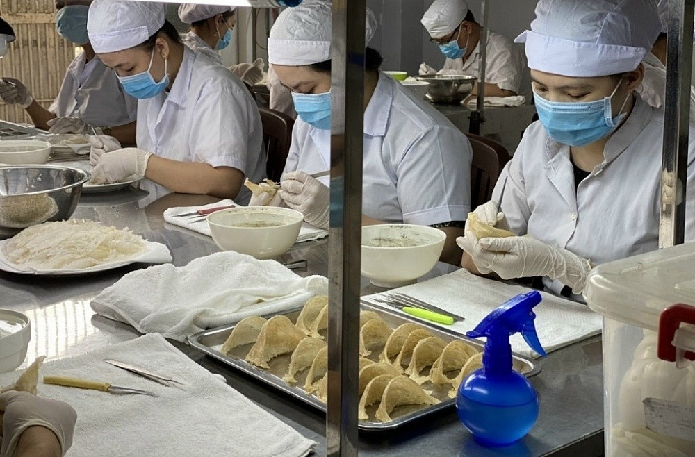 Xuất khẩu nhỏ giọt, tổ yến Việt gặp thêm rào cản mới trên đường sang Trung Quốc