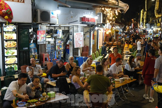 Nhiều hộ kinh doanh loay hoay trước 'giờ G' thay đổi kê khai thuế ảnh 1