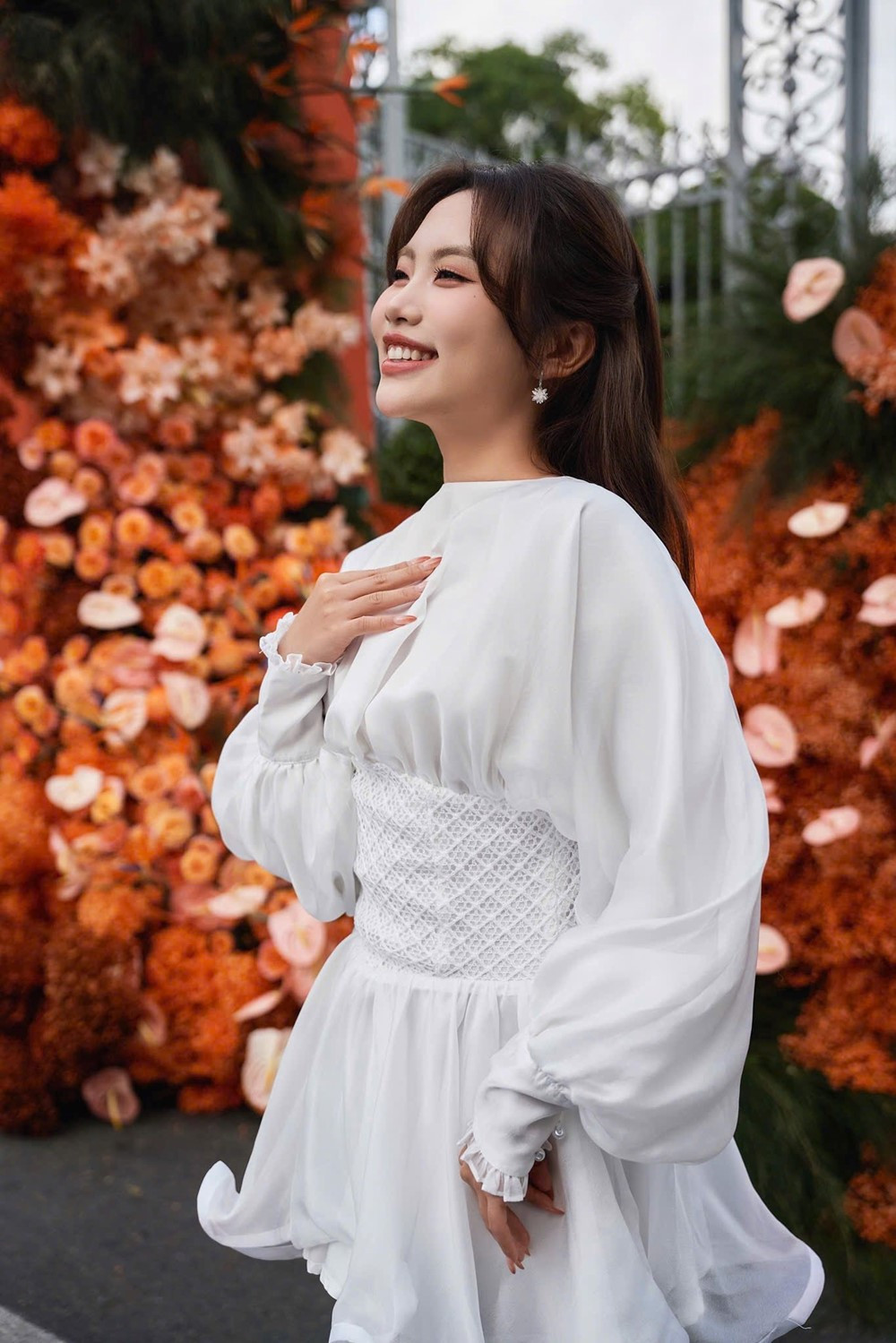 Con nuôi Quang Lê 14 tuổi kiếm 140 triệu/show, 19 tuổi làm Chủ tịch công ty riêng, được 'chọn mặt gửi vàng' để biểu diễn trong Lễ Kỷ niệm 50 năm Giải phóng miền Nam, thống nhất đất nước - ảnh 6