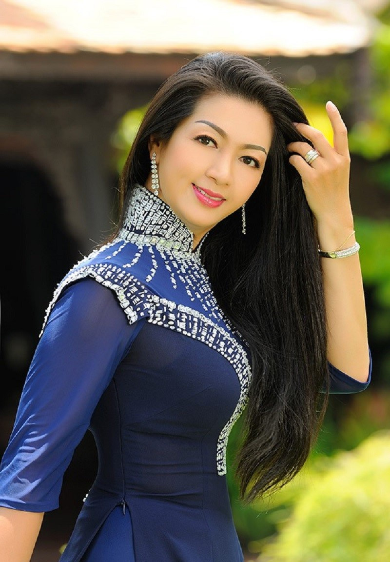 Nữ hoàng ảnh lịch nức tiếng một thời, là hoa hậu điện ảnh nhưng bỏ showbiz lấy chưởng môn phái Vịnh Xuân Nam Anh, tuổi 50 làm giám đốc, sống độc thân - ảnh 3