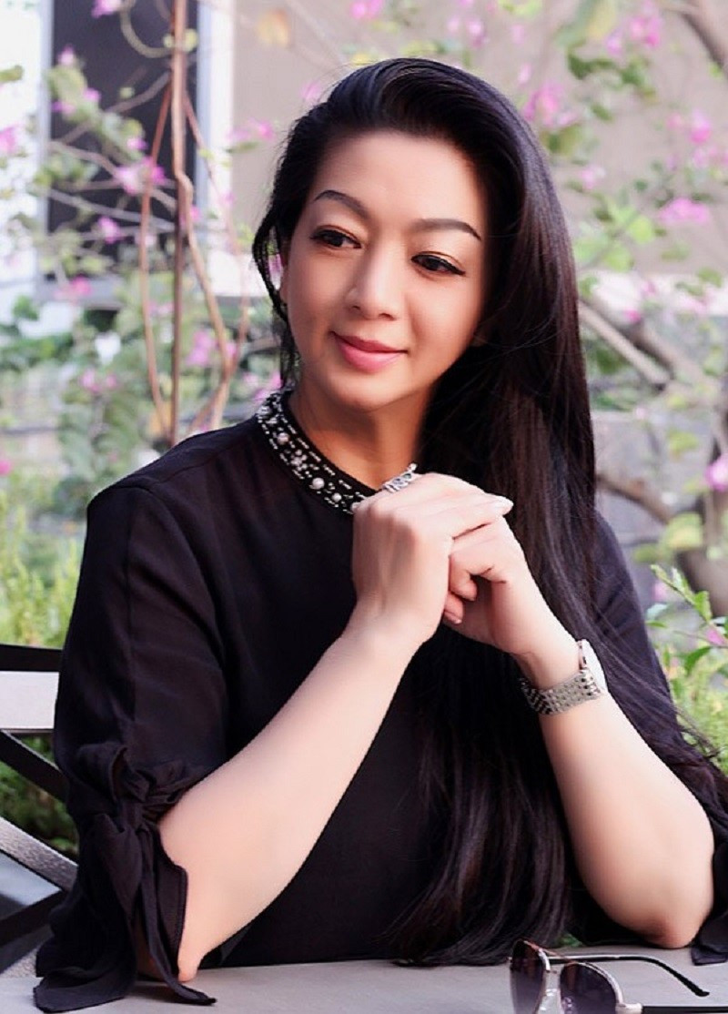 Nữ hoàng ảnh lịch nức tiếng một thời, là hoa hậu điện ảnh nhưng bỏ showbiz lấy chưởng môn phái Vịnh Xuân Nam Anh, tuổi 50 làm giám đốc, sống độc thân - ảnh 6