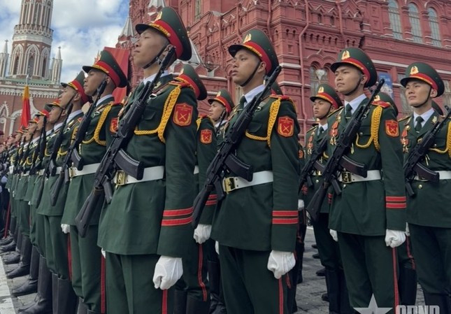 Quân đội Nga duyệt binh hoành tráng trên Quảng trường Đỏ ảnh 15