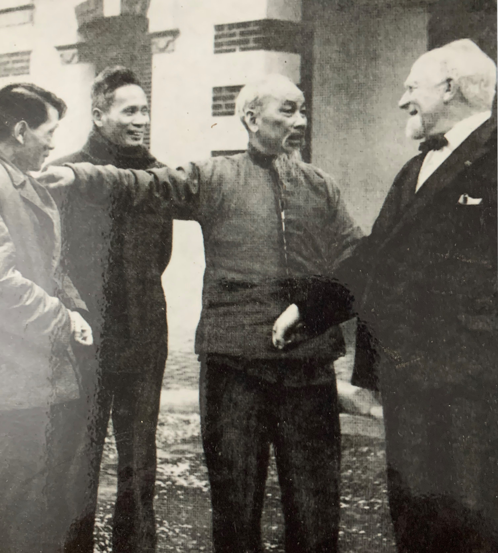 Nhà văn đặc biệt nhất lịch sử Việt Nam: 6 người con đều là Giáo sư và Phó Giáo sư, bố vợ của 3 vị Tướng lừng danh quân đội - ảnh 2