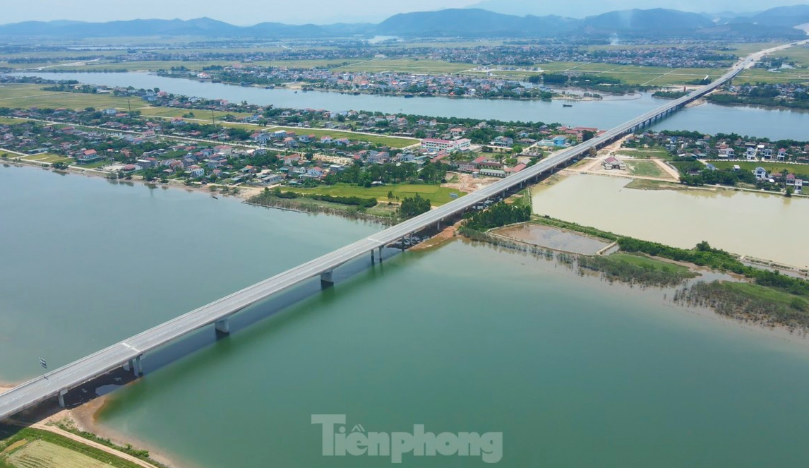 Sắp thông xe cây cầu nghìn tỷ dài nhất cao tốc Bắc – Nam qua tỉnh hẹp nhất cả nước- Ảnh 2. Sắp thông xe cây cầu nghìn tỷ dài nhất cao tốc Bắc – Nam qua tỉnh hẹp nhất cả nước- Ảnh 2.