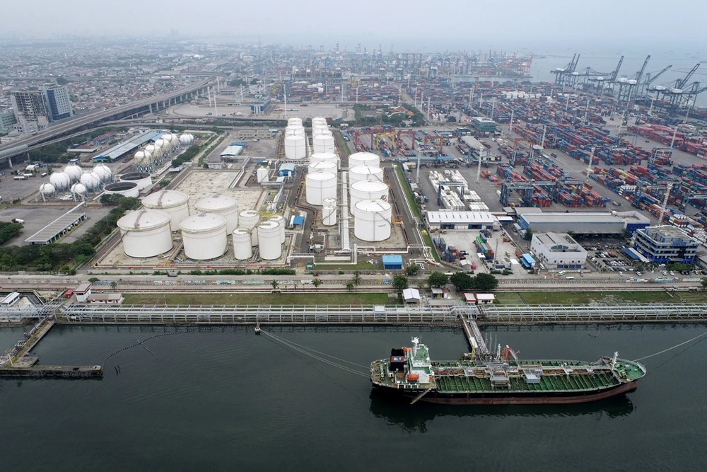 Nền kinh tế số 1 Đông Nam Á giảm nhập khẩu dầu từ Singapore về 0, quay sang lấy lòng Mỹ trước thềm đàm phán - ảnh 1