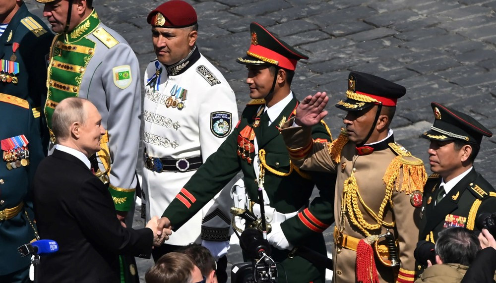 Nam quân nhân Việt gây ‘bão’ MXH với khoảnh khắc bắt tay Tổng thống Nga Putin: Là Khối trưởng điển trai, hiện đang công tác tại Trường Lục quân 1 - ảnh 3