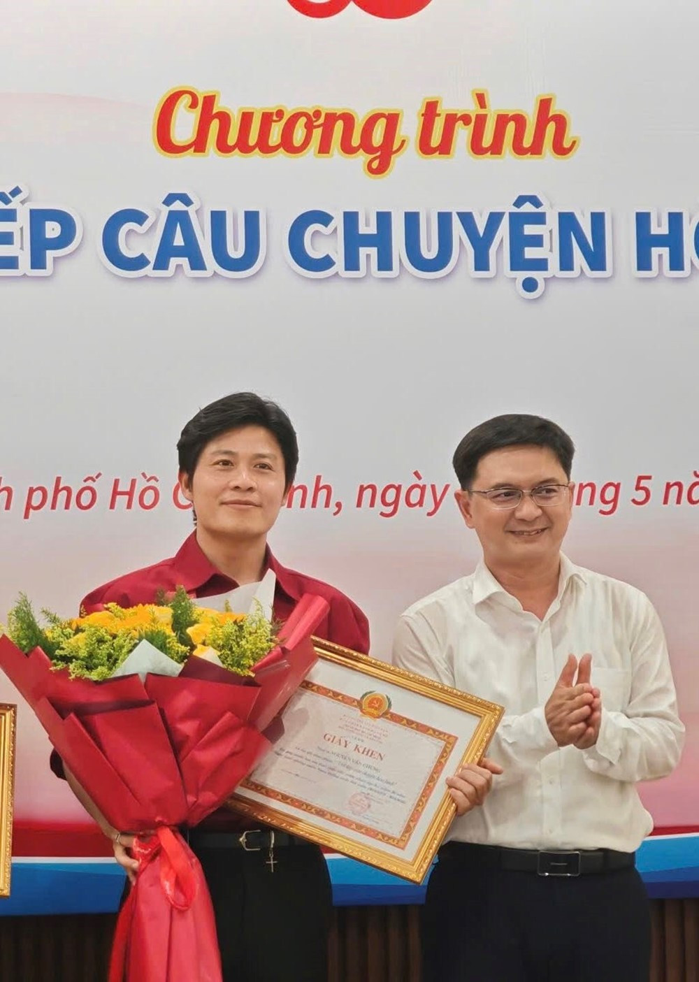 Nam nhạc sĩ sáng tác ca khúc 3 tỷ views được hát trong Lễ diễu binh, diễu hành 30/4 nhận giấy khen, hứa làm điều đặc biệt - ảnh 3