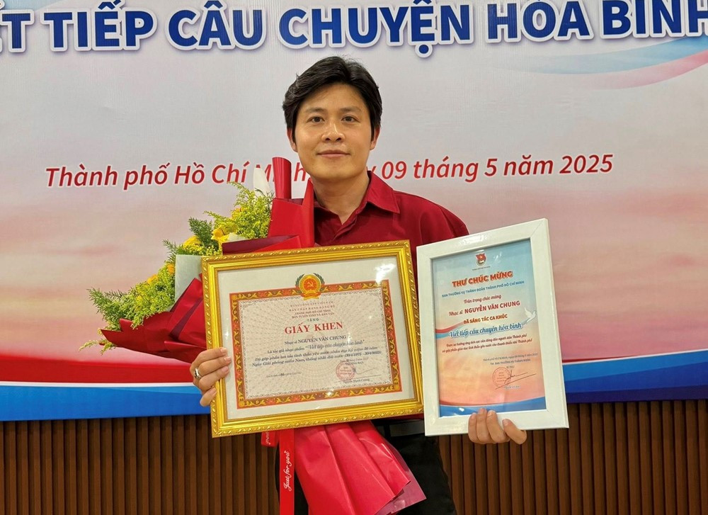 Nam nhạc sĩ sáng tác ca khúc 3 tỷ views được hát trong Lễ diễu binh, diễu hành 30/4 nhận giấy khen, hứa làm điều đặc biệt