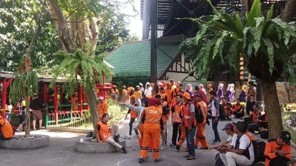 7.000 người nộp đơn xin làm công nhân vệ sinh trong 2 ngày: Chuyện gì xảy ra ở nền kinh tế số 1 Đông Nam Á?
