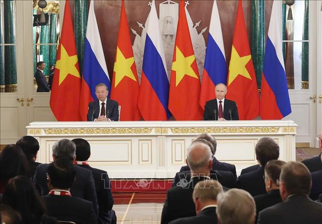 Tổng Bí thư Tô Lâm và Tổng thống Nga V. Putin chứng kiến trao các văn kiện hợp tác- Ảnh 4. Tổng Bí thư Tô Lâm và Tổng thống Nga V. Putin chứng kiến trao các văn kiện hợp tác- Ảnh 4.