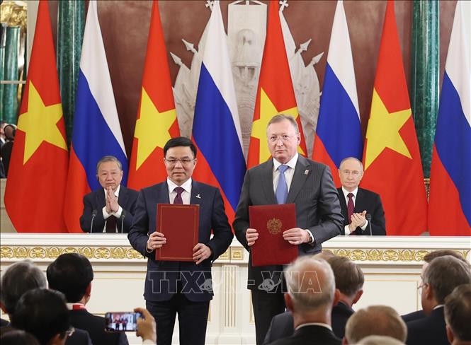 Tổng Bí thư Tô Lâm và Tổng thống Nga V. Putin chứng kiến trao các văn kiện hợp tác- Ảnh 2. Tổng Bí thư Tô Lâm và Tổng thống Nga V. Putin chứng kiến trao các văn kiện hợp tác- Ảnh 2.