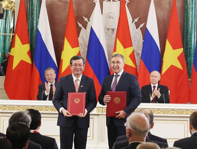 Tổng Bí thư Tô Lâm và Tổng thống Nga V. Putin chứng kiến trao các văn kiện hợp tác- Ảnh 3. Tổng Bí thư Tô Lâm và Tổng thống Nga V. Putin chứng kiến trao các văn kiện hợp tác- Ảnh 3.