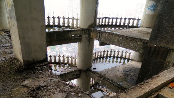 Tòa tháp chọc trời bỏ hoang như 'bóng ma' giữa Thủ đô: Xây trên đất nghĩa địa và câu hỏi hồi sinh chưa lời đáp sau 3 thập kỷ- Ảnh 3. Tòa tháp chọc trời bỏ hoang như 'bóng ma' giữa Thủ đô: Xây trên đất nghĩa địa và câu hỏi hồi sinh chưa lời đáp sau 3 thập kỷ- Ảnh 3.