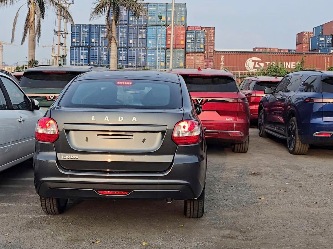 Xem trước lô xe ‘huyền thoại’ từ nước Nga vừa cập bến đến Việt Nam: Giá dự kiến chỉ 360 triệu, mẫu mã bắt mắt