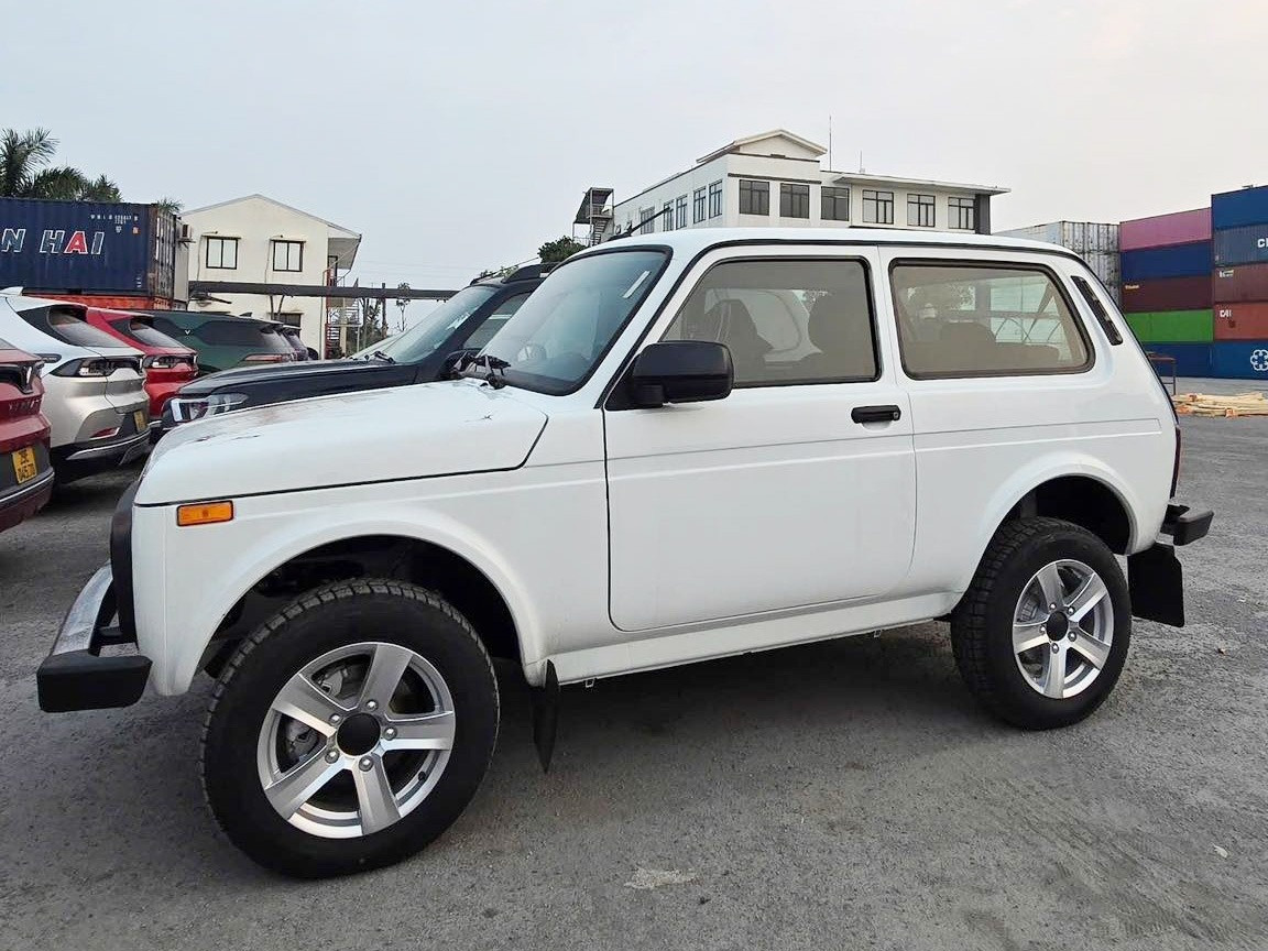 Xem trước lô xe ‘huyền thoại’ từ nước Nga vừa cập bến đến Việt Nam: Giá dự kiến chỉ 360 triệu, mẫu mã bắt mắt