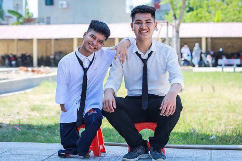 Nam sinh tái hiện ‘10 năm cõng bạn’ tại lễ tốt nghiệp Bách khoa, từng vinh dự nhận giải thưởng ‘Thanh niên sống đẹp’, nay là sinh viên năm 5 Y Thái Bình - ảnh 7