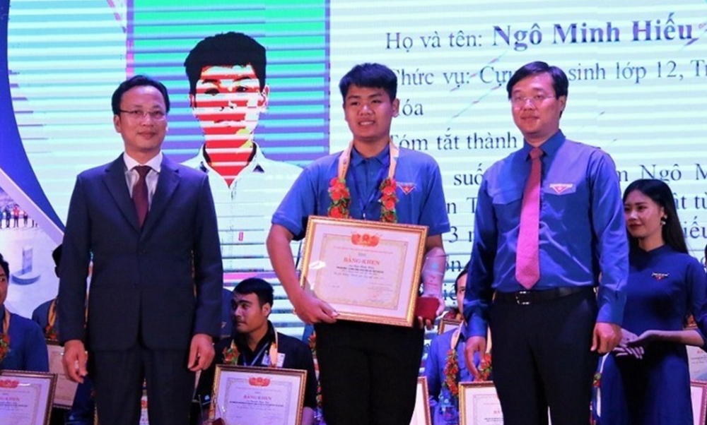 Nam sinh tái hiện ‘10 năm cõng bạn’ tại lễ tốt nghiệp Bách khoa, từng vinh dự nhận giải thưởng ‘Thanh niên sống đẹp’, nay là sinh viên năm 5 Y Thái Bình - ảnh 6