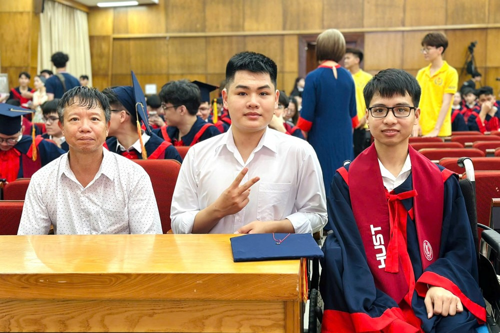 Nam sinh tái hiện ‘10 năm cõng bạn’ tại lễ tốt nghiệp Bách khoa, từng vinh dự nhận giải thưởng ‘Thanh niên sống đẹp’, nay là sinh viên năm 5 Y Thái Bình - ảnh 4