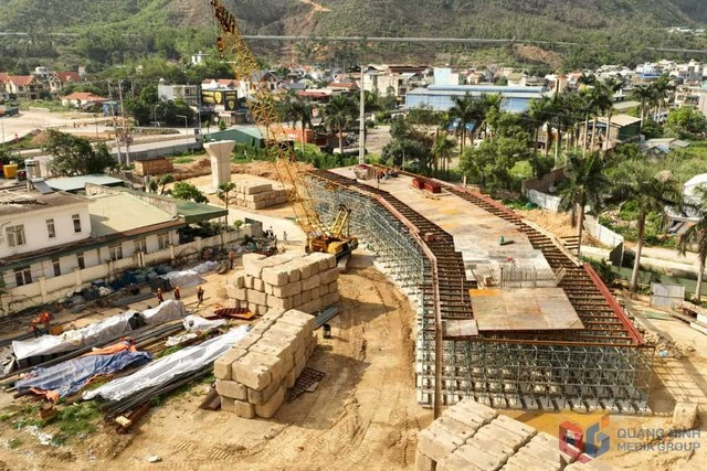Thi công thần tốc 'sợi dây huyết mạch' gần 2.000 tỷ: Rút ngắn khoảng cách di chuyển giữa 2 TP trung tâm thuộc tỉnh có mức sống cao nhất Việt Nam- Ảnh 3. Thi công thần tốc 'sợi dây huyết mạch' gần 2.000 tỷ: Rút ngắn khoảng cách di chuyển giữa 2 TP trung tâm thuộc tỉnh có mức sống cao nhất Việt Nam- Ảnh 3.
