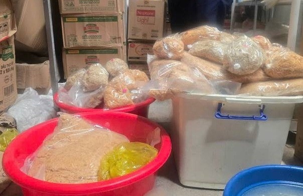 Tiêu hủy 100kg ruốc gà không nguồn gốc xuất sứ tại Ninh Bình