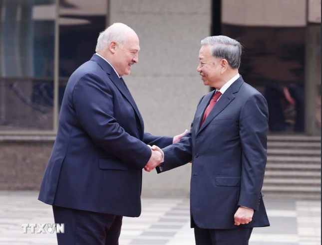 Tổng Bí thư Tô Lâm và Tổng thống Aleksandr Lukashenko ký tuyên bố nâng cấp quan hệ Việt Nam - Belarus ảnh 1