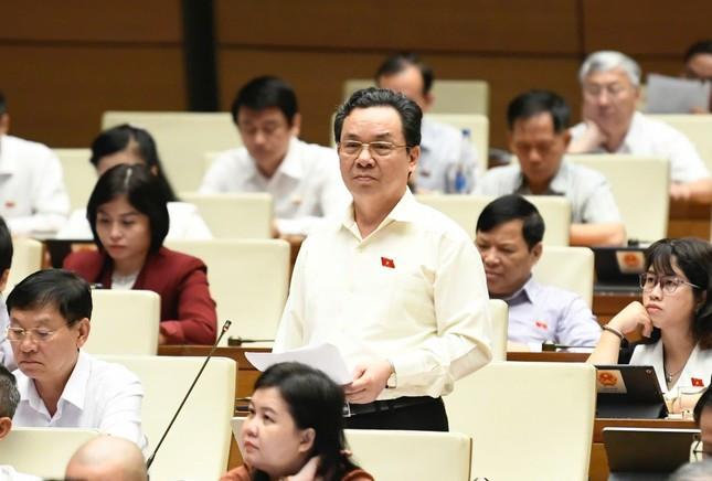Tranh luận trường công, bệnh viện công vẫn phải 'cõng' thêm thuế ảnh 1