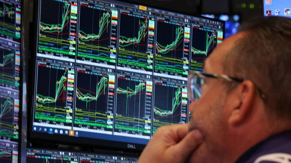 Dow Jones bật tăng hơn 1.000 điểm, chứng khoán Mỹ ‘xanh mướt’ nhờ tin đàm phán Mỹ - Trung - ảnh 1