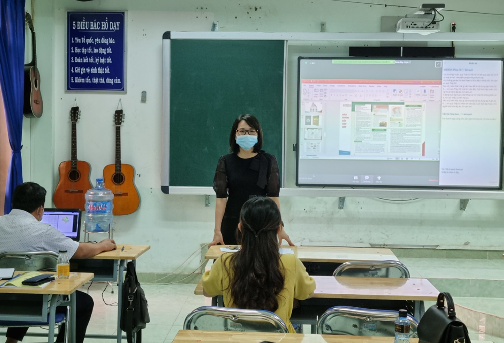Sắp thử nghiệm dạy sách giáo khoa điện tử - ảnh 1