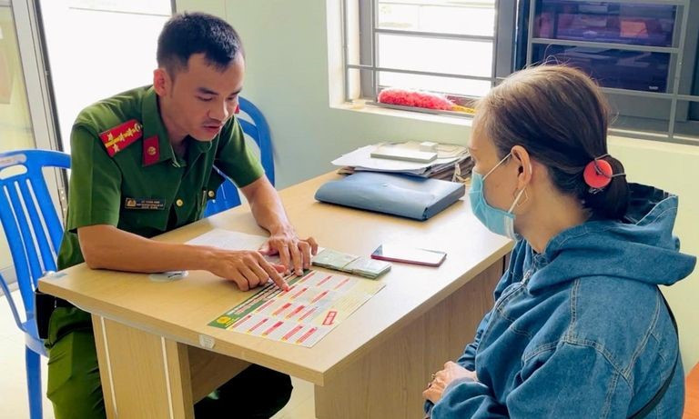 Chị T. đến tiệm vàng để nhận hàng của 'quân nhân Mỹ', chủ tiệm lập tức báo công an, được đề nghị khen thưởng - ảnh 1