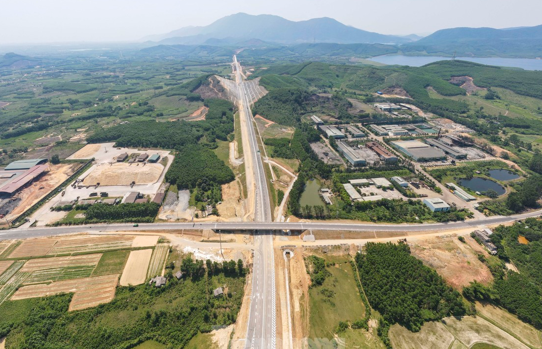 Sắp thông xe cao tốc 55km hơn 12.500 tỷ do Liên danh Sơn Hải thi công- Ảnh 1. Sắp thông xe cao tốc 55km hơn 12.500 tỷ do Liên danh Sơn Hải thi công- Ảnh 1.