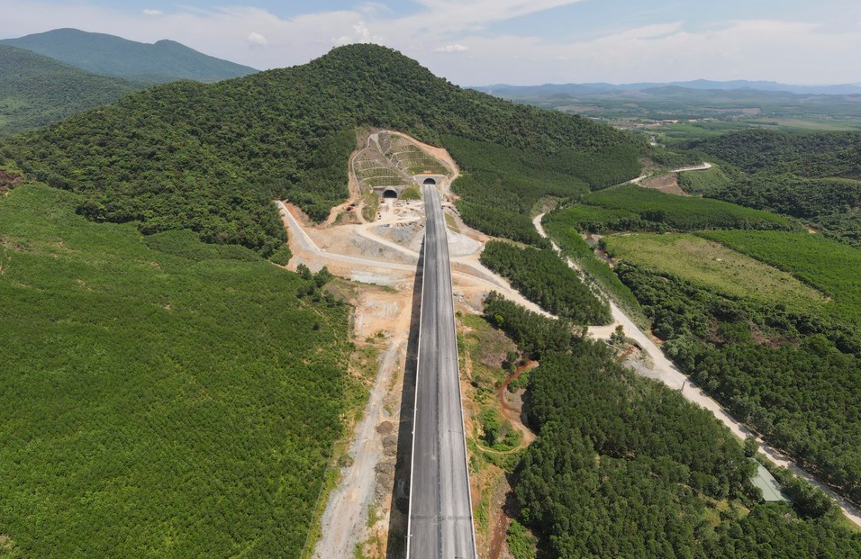 Sắp thông xe cao tốc 55km hơn 12.500 tỷ do Liên danh Sơn Hải thi công- Ảnh 3. Sắp thông xe cao tốc 55km hơn 12.500 tỷ do Liên danh Sơn Hải thi công- Ảnh 3.