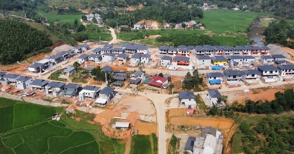 Chiêm ngưỡng làng tái định cư đẹp như khu nhà ở liền kề giữa núi đồi