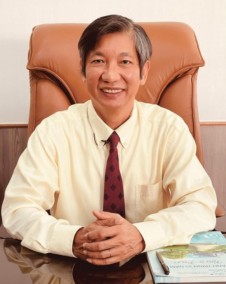 Ông chủ tiệm vàng lớn bậc nhất TP.HCM: Từng làm phụ xe tải, góp hàng tỷ chống dịch, sống âm thầm và trao ‘niềm tin vàng’ suốt 36 năm