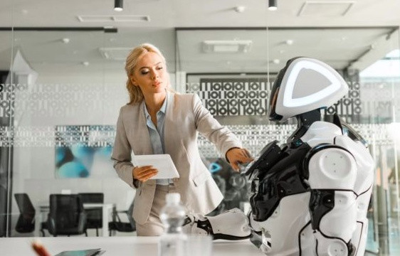 Doanh nghiệp tin tuyệt đối vào AI, sa thải hàng nghìn nhân sự bỗng nhiên phải tuyển dụng lại vì một lí do
