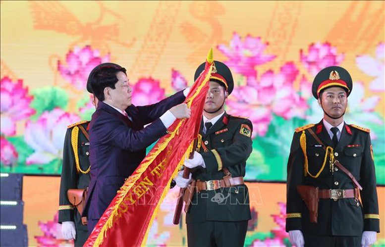 Thành phố giàu top đầu Việt Nam chính thức nhận danh hiệu ‘Thành phố Anh hùng’ từ Chủ tịch nước - ảnh 2