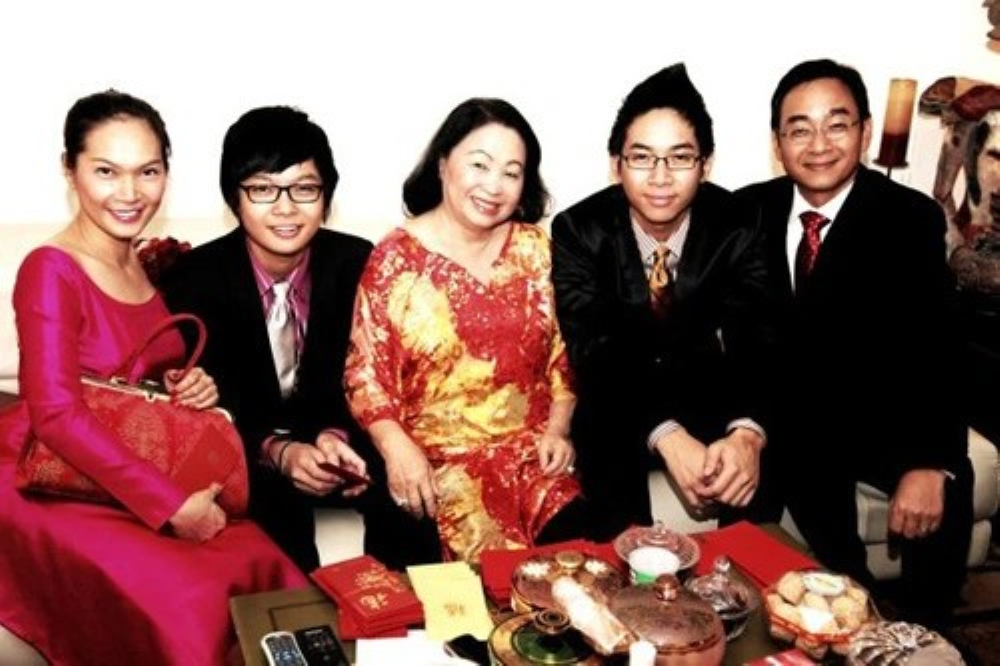 Gia tộc siêu giàu kín tiếng bậc nhất Việt Nam: Sở hữu đế chế ẩm thực hàng tỷ USD, con cháu là Giáo sư, doanh nhân, nhà thiết kế nổi tiếng - ảnh 1