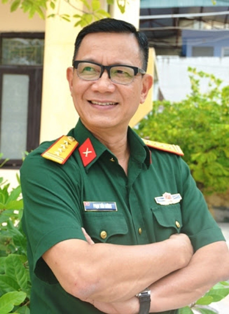 Nam NSƯT nổi tiếng gốc Hải Phòng: Tuổi 60 mang quân hàm Đại tá, Giám đốc Điện ảnh Quân đội Nhân dân, có vợ NSND rất xinh cả nước đều biết - ảnh 1