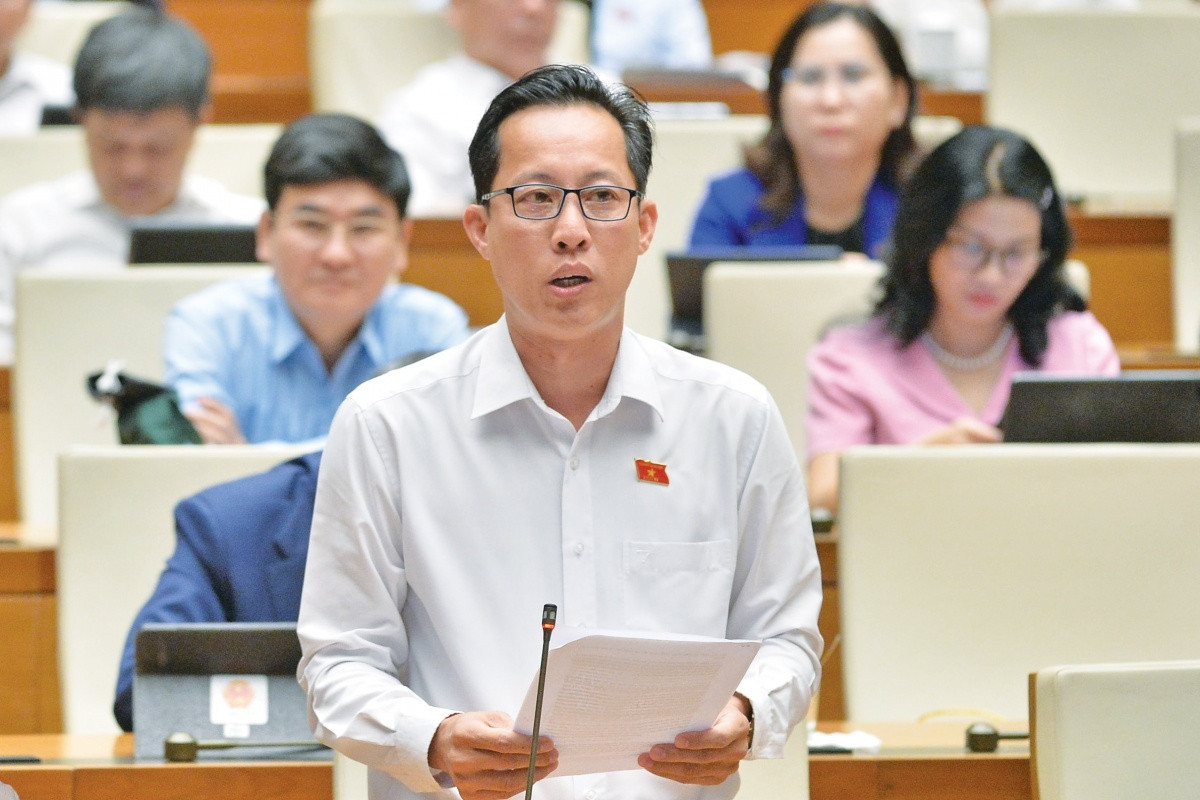 Đại biểu Quốc hội: Mức lương 6,8 triệu đồng/tháng không đủ để cán bộ trang trải chi phí cho cuộc sống tối thiểu