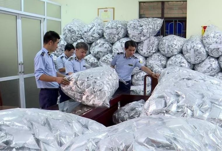 Bắc Ninh phát hiện kho chứa 40.000 gói rong biển 