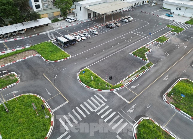 Sốt ruột cảnh ‘bất động’ tại trung tâm sát hạch lái xe ảnh 1