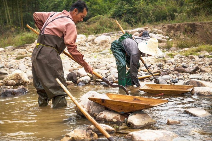 5 tấn vàng ròng trải dài 5km dưới dòng suối nhưng không ai dám khai thác - ảnh 2