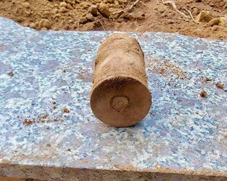 Bất ngờ phát hiện quả đạn M79 trong khuôn viên khu Di tích Quốc gia đặc biệt đông du khách tham quan - ảnh 1